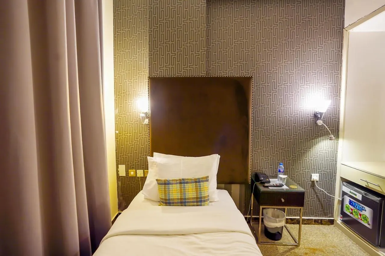 Cube Hotel Dubai 2*,